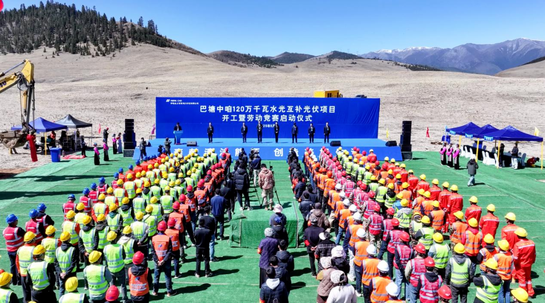 4000米雪域高原，远孚使命必达！助力四川甘孜巴塘中咱1200MW水光互补光伏项目建设